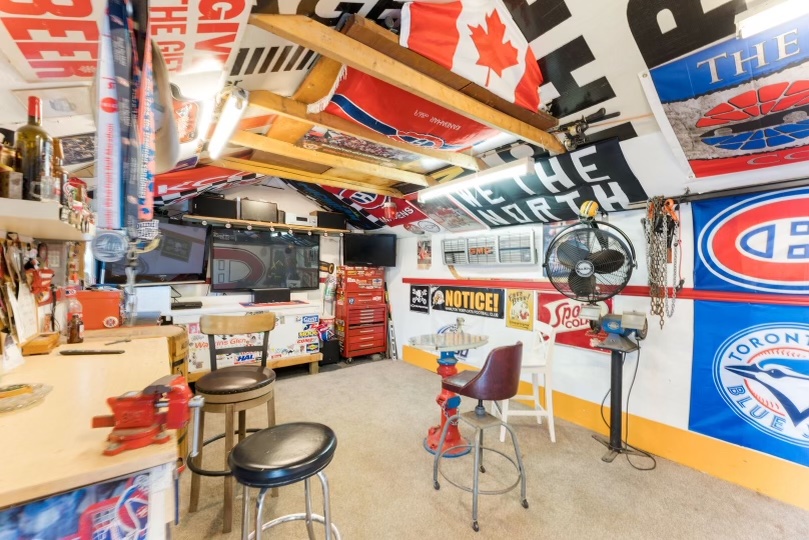Trevor's Garage in Canada: Our stuff and what we did with it. 