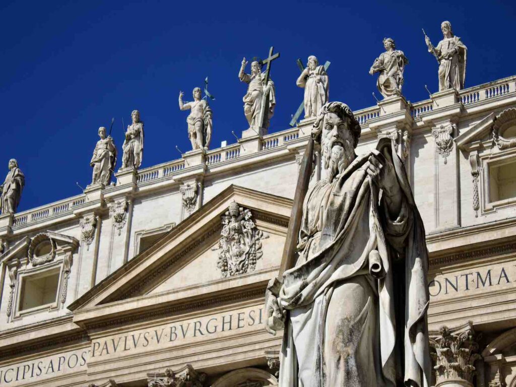 140 statues of various Saints and Martyrs lining Piazza San Pietro