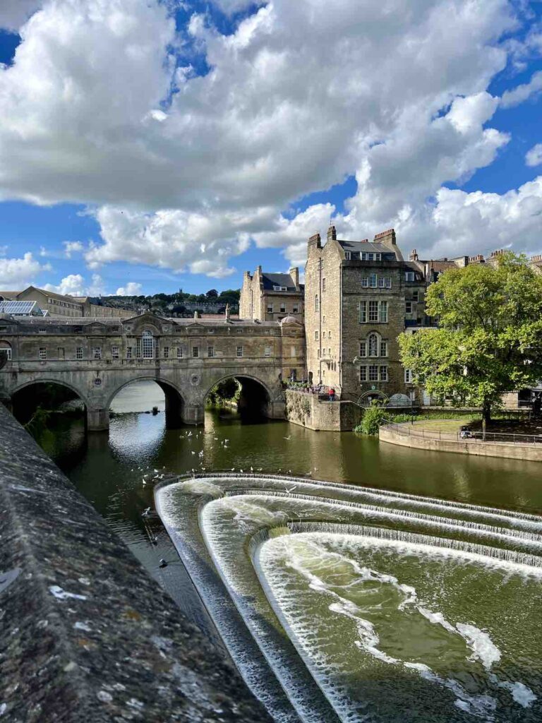 is bath worth visiting? yes, for Putney bridge over the river Avon