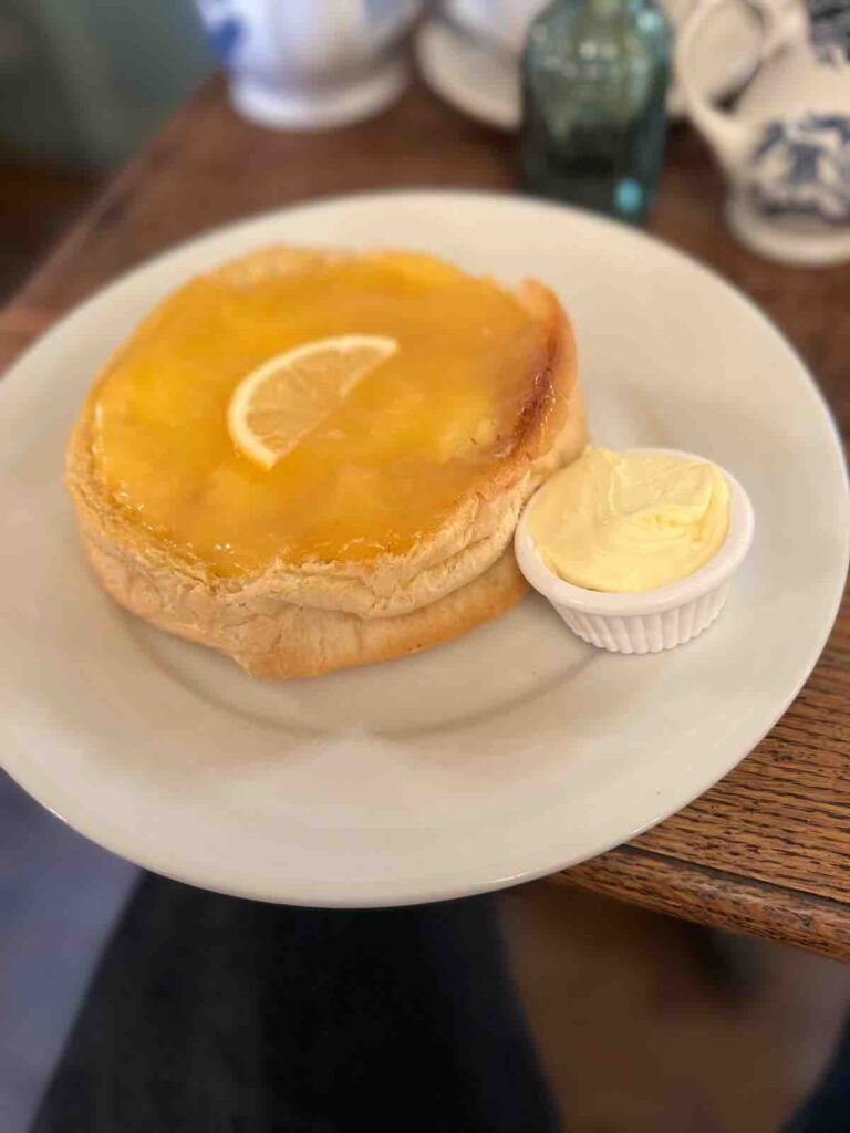 is bath worth visiting? yes, for Sally Lunns lemon curd and clotted cream on the side 