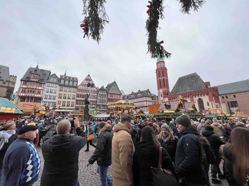 The crowds and market at Weihnachtsmarkt Frankfurt Römerberg